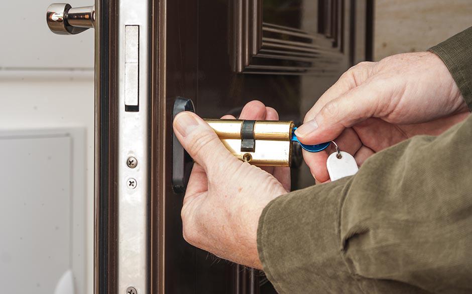 ouvrir une porte fermée à clé Beynes